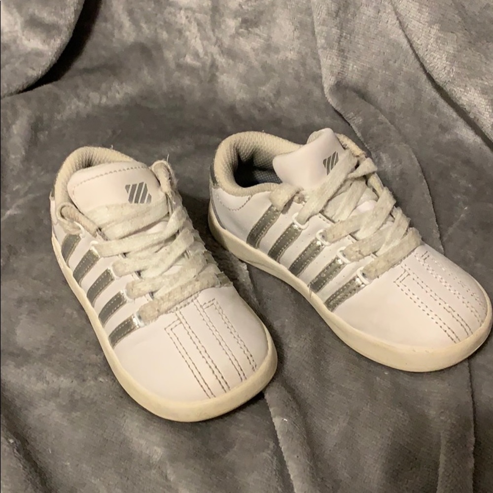 White and silver K-Swiss infant size 8 - Picture 3 of 5